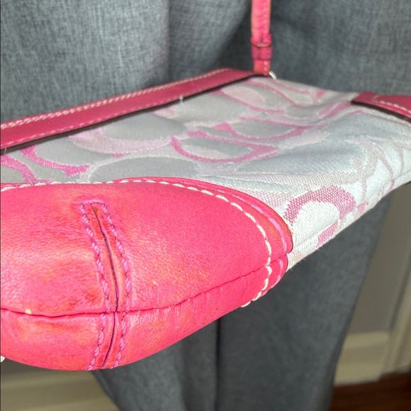 Coach NWOT clutch/wristlet, pink, leather, trim, and handle, pink hang tag - Picture 4 of 7